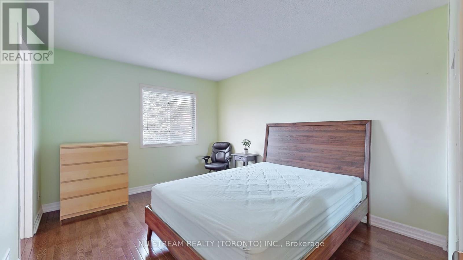 15 BOND CRESCENT - 32