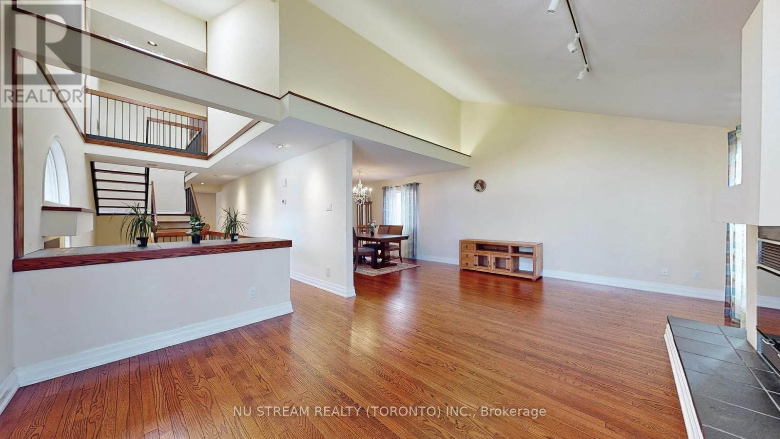 15 BOND CRESCENT - 6