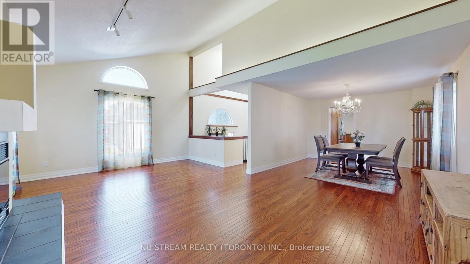 15 BOND CRESCENT - 7