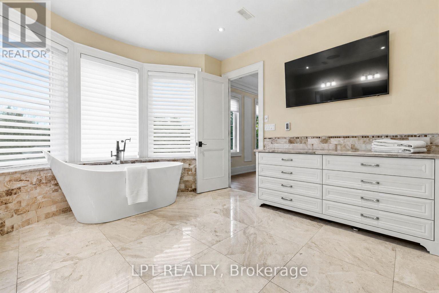 256 PATRICIA DRIVE - Image 28