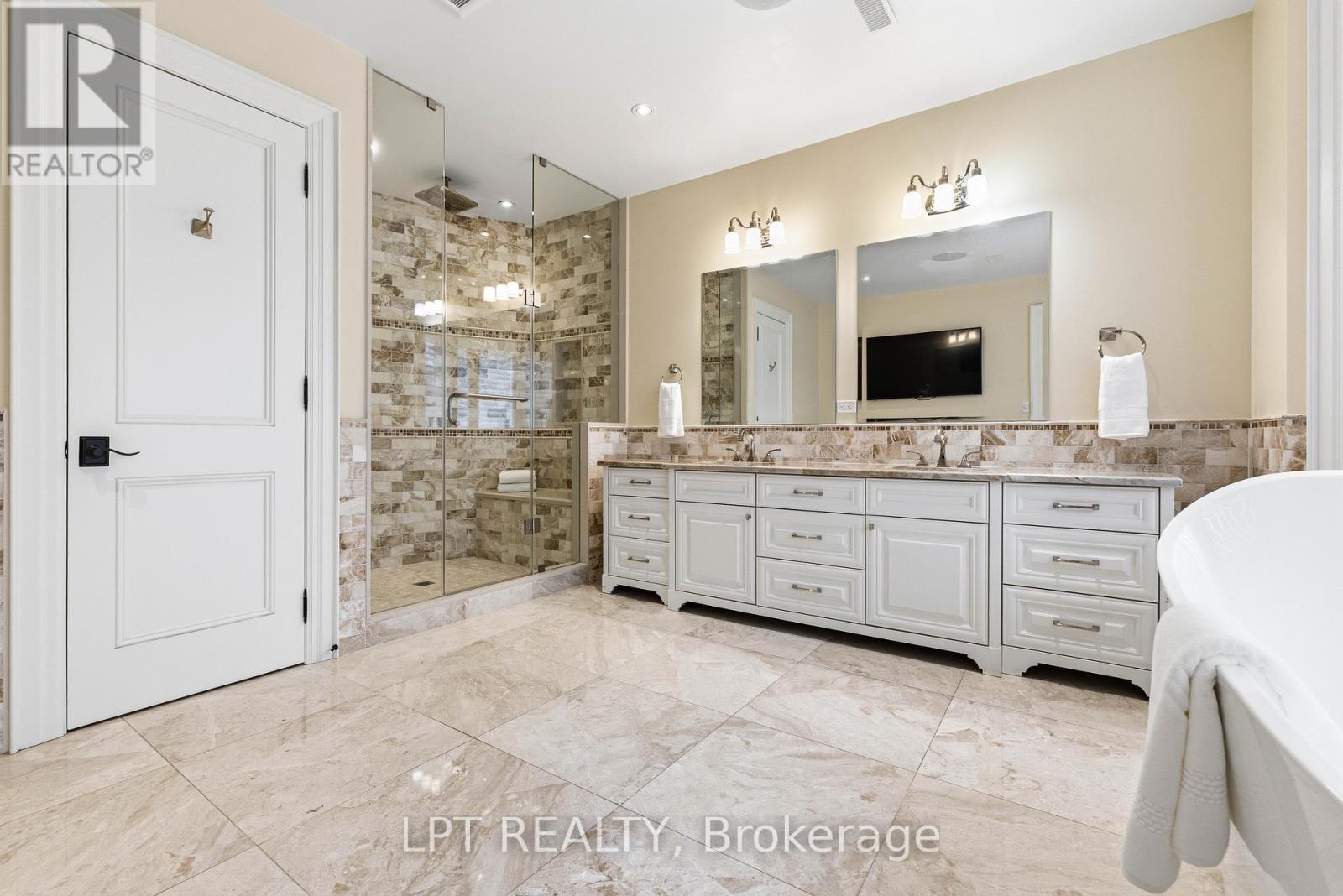 256 PATRICIA DRIVE - Image 29