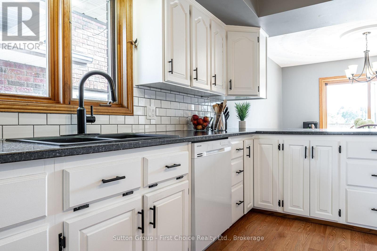 23 SPRUNG COURT - 11