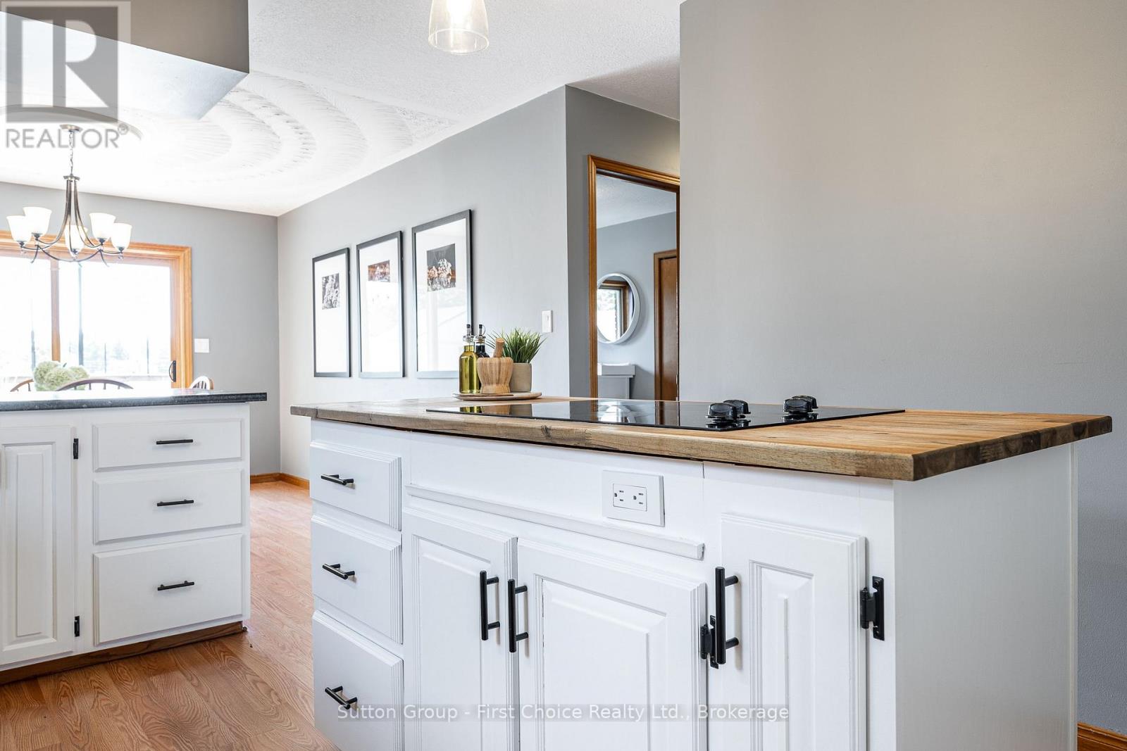 23 SPRUNG COURT - 12