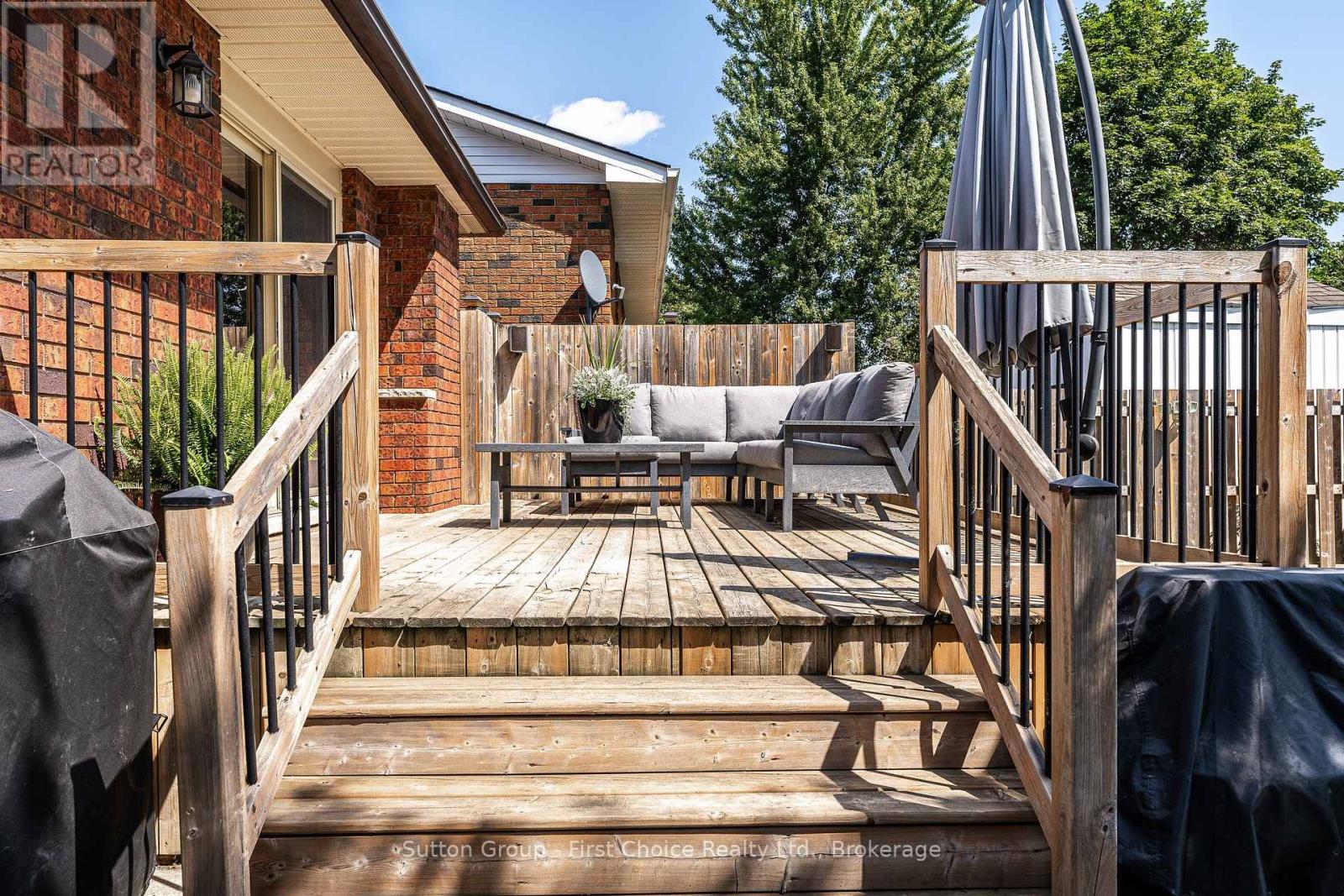 23 SPRUNG COURT - 35