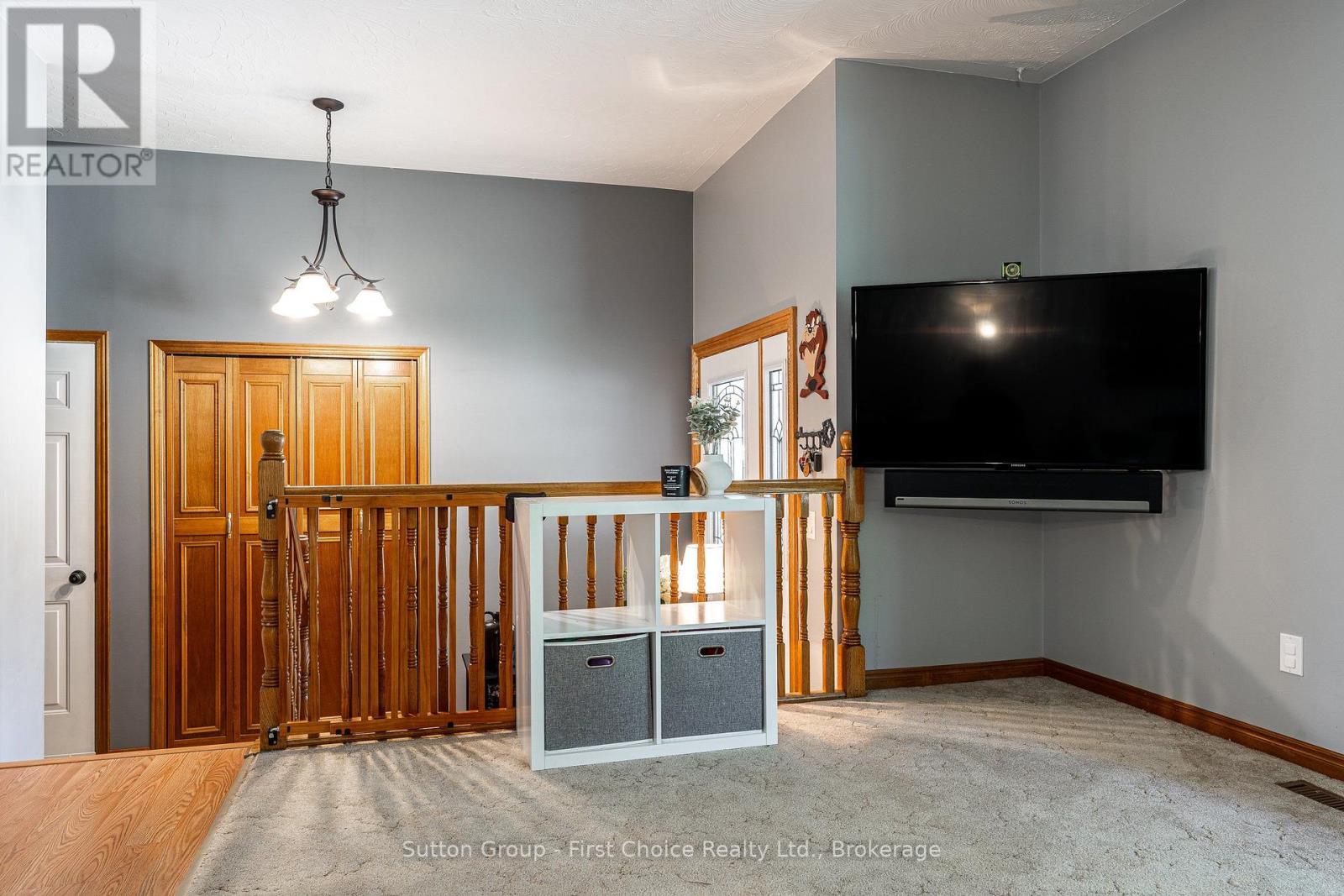 23 SPRUNG COURT - 6