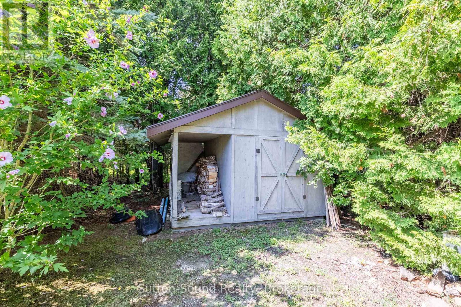 14 SHAMROCK BOULEVARD - Image 33