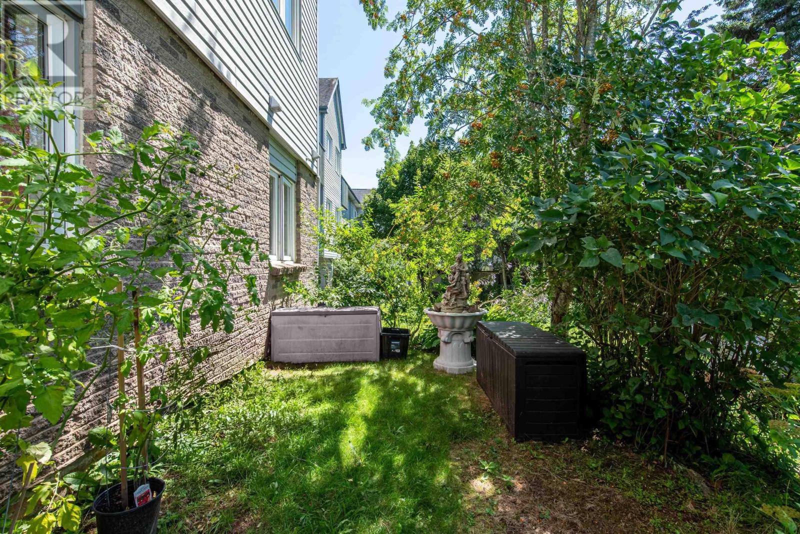 #201 2 Lombardy Lane - 16