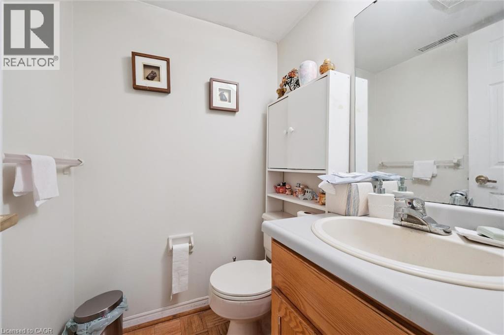 176 SANDFORD FLEMING Drive - Image 28