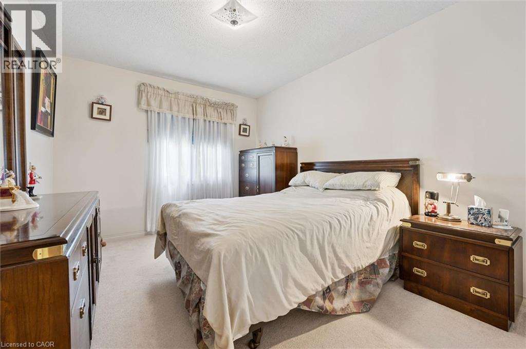 176 SANDFORD FLEMING Drive - Image 15