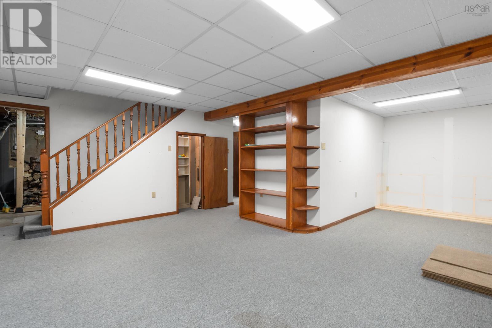 Property 21 of 27 of 32 Kipawa Crescent