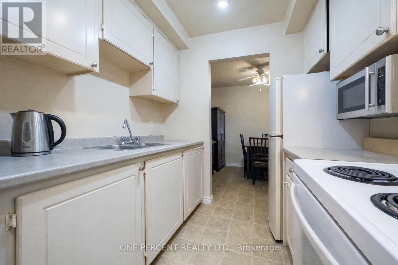 #206 25 COLLEGE STREET E - 2