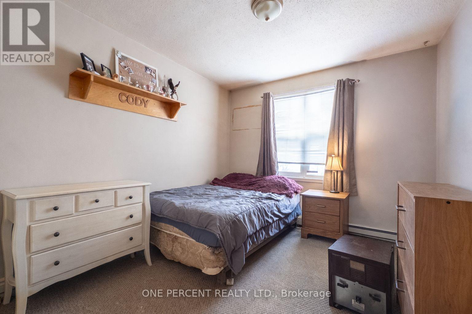 #206 25 COLLEGE STREET E - 7