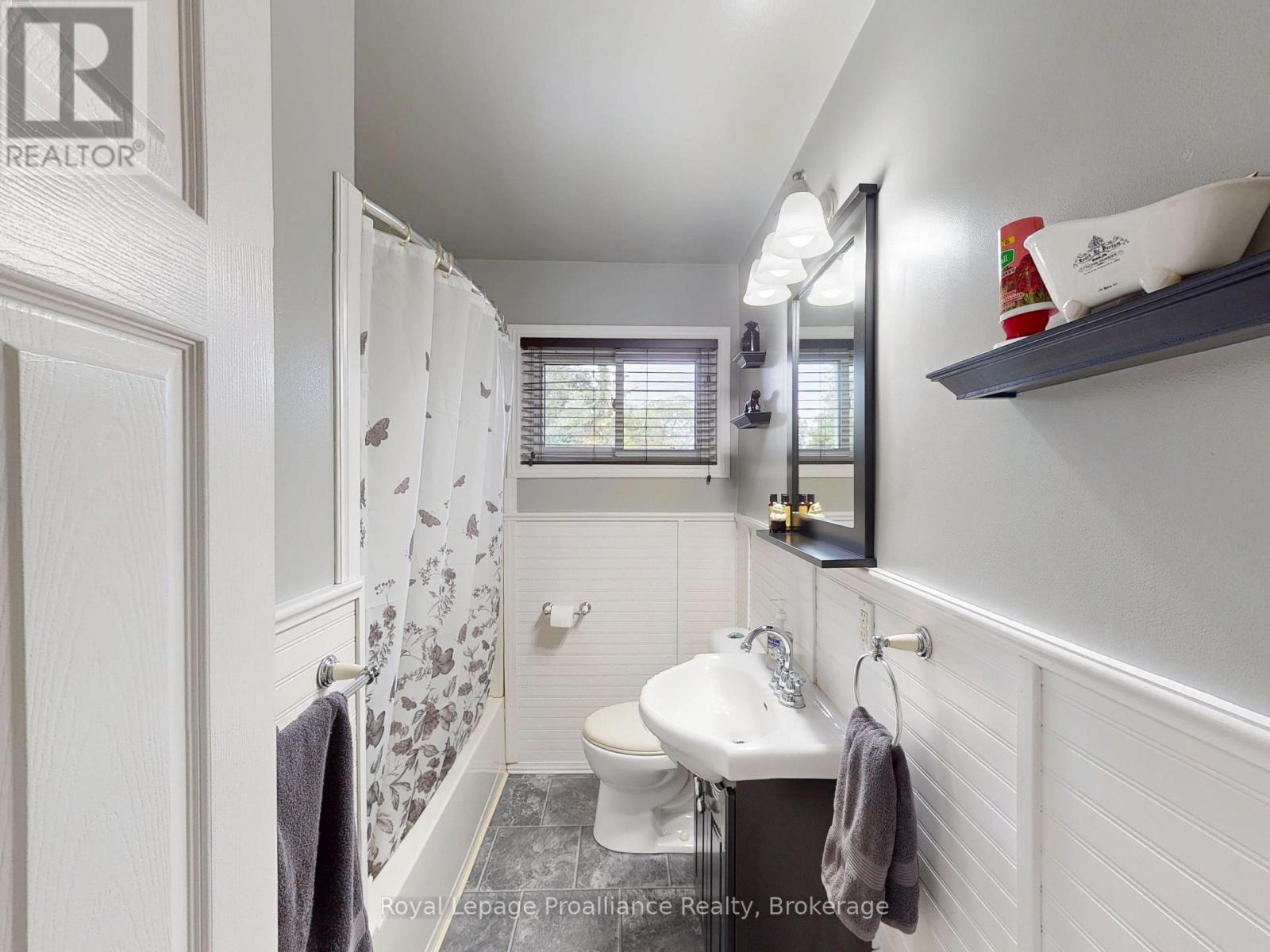 32 GLEN ROAD - 11