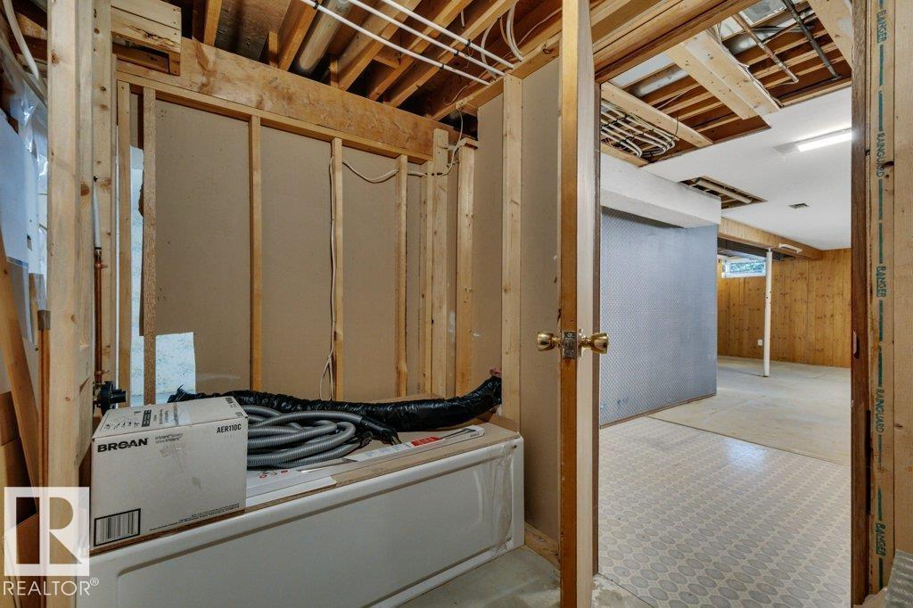 3506 44 ST - 40
