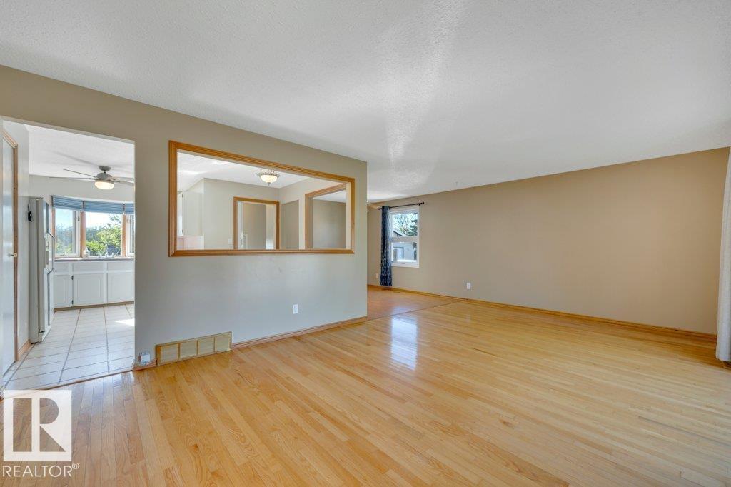 3506 44 ST - 6