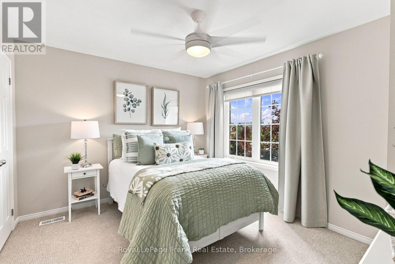 218 ARCTIC ACTRESS COURT - 35