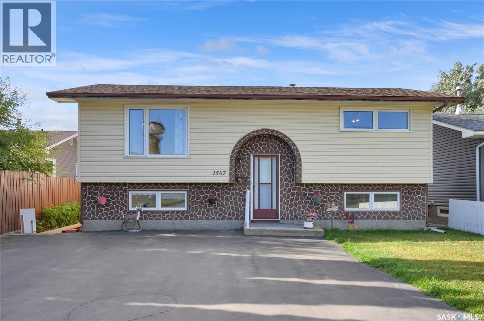 1507 Caribou STREET W - 4