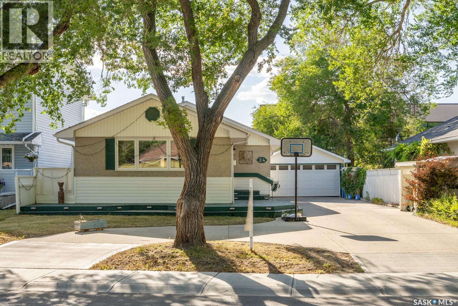 24 Mayfair CRESCENT