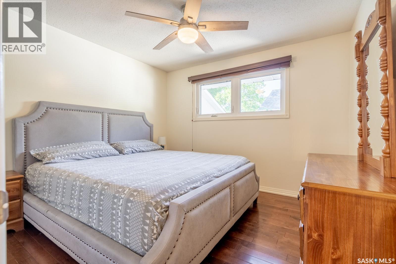 24 Mayfair CRESCENT - 15