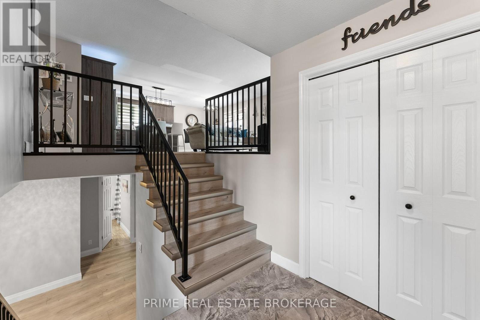 24 QUEEN STREET W - Image 3