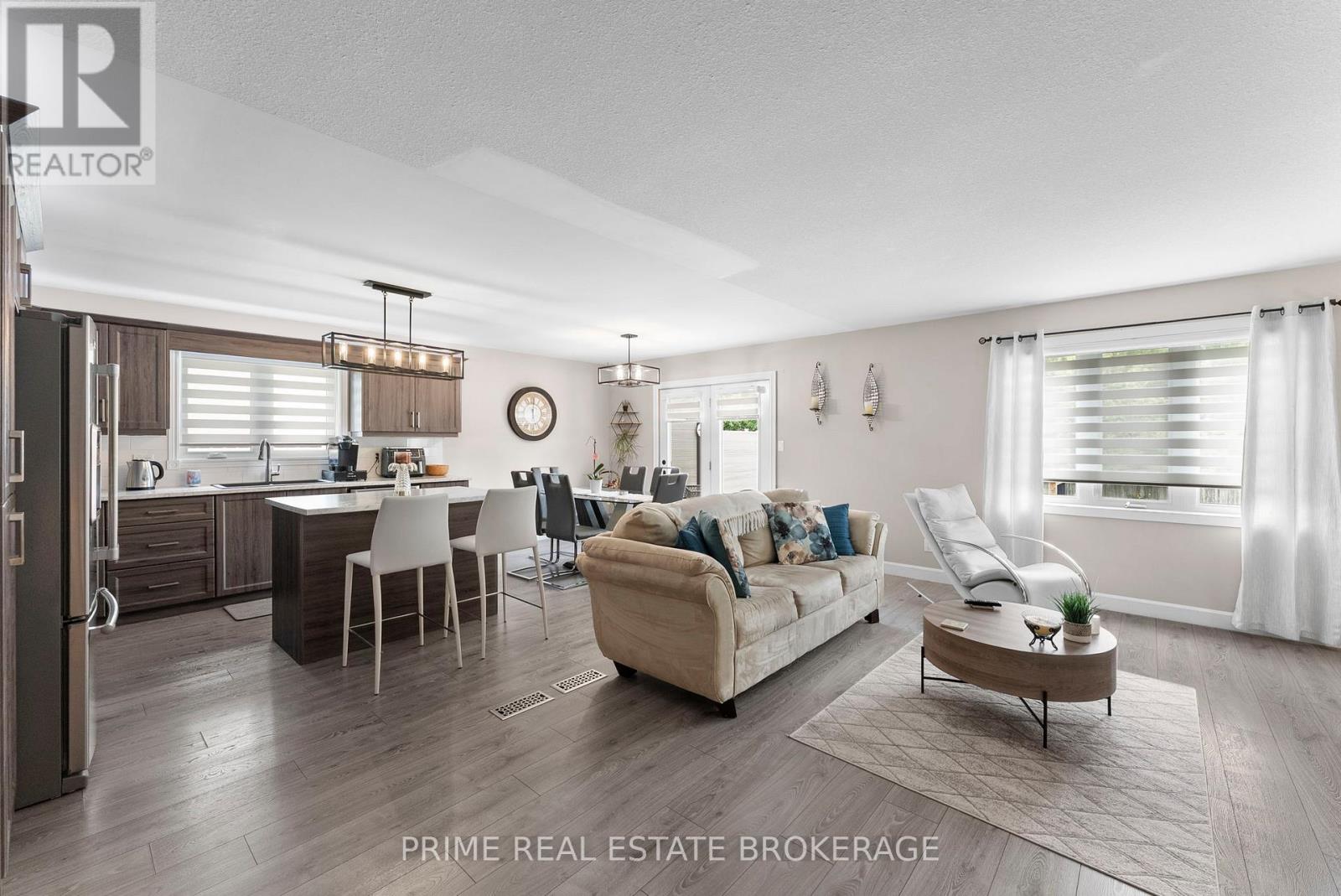 24 QUEEN STREET W - Image 6
