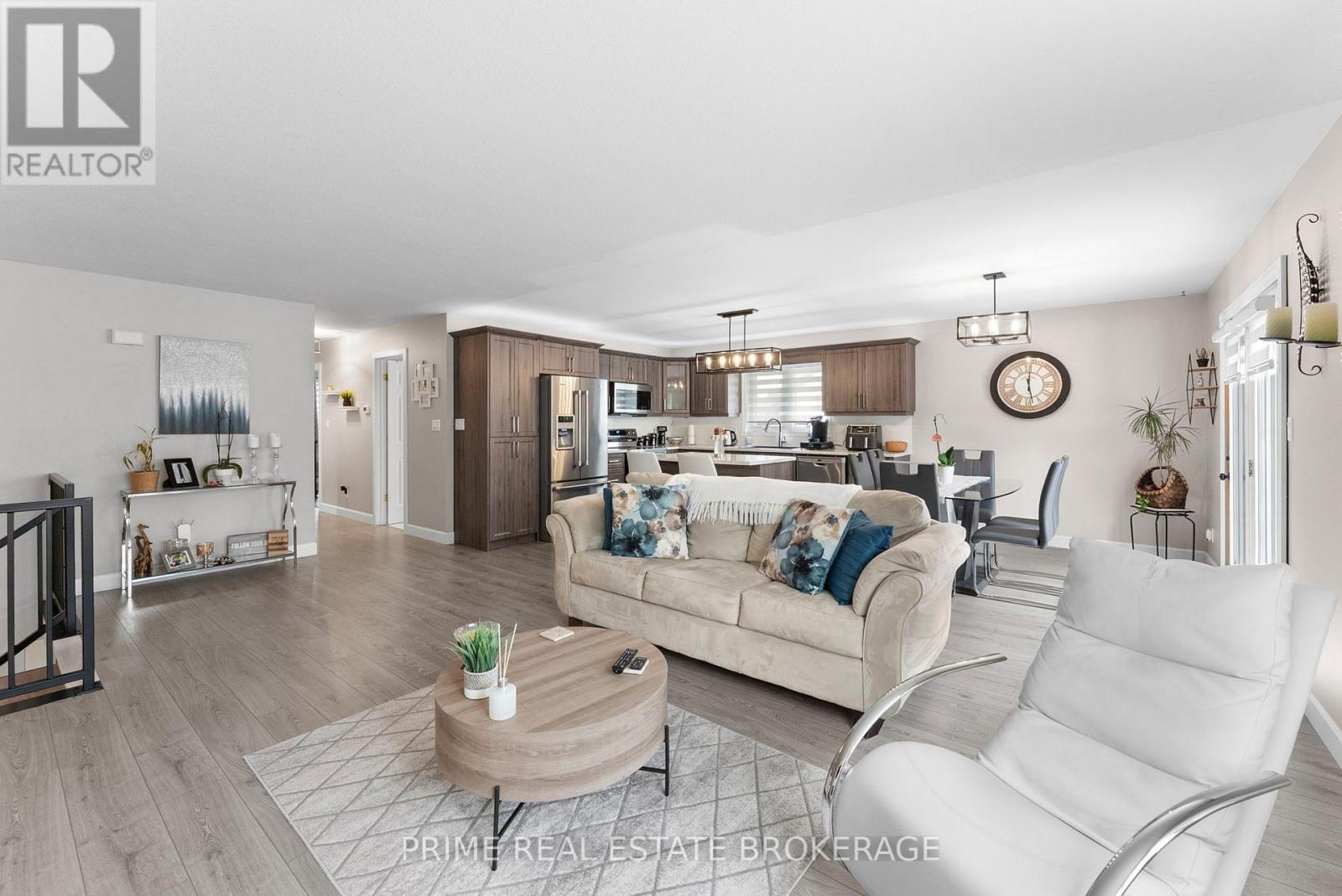 24 QUEEN STREET W - 7