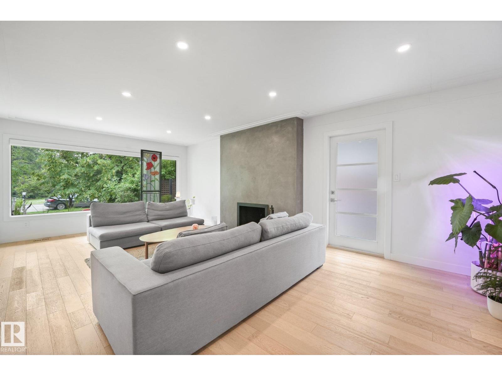 14128 98 AV NW - 6