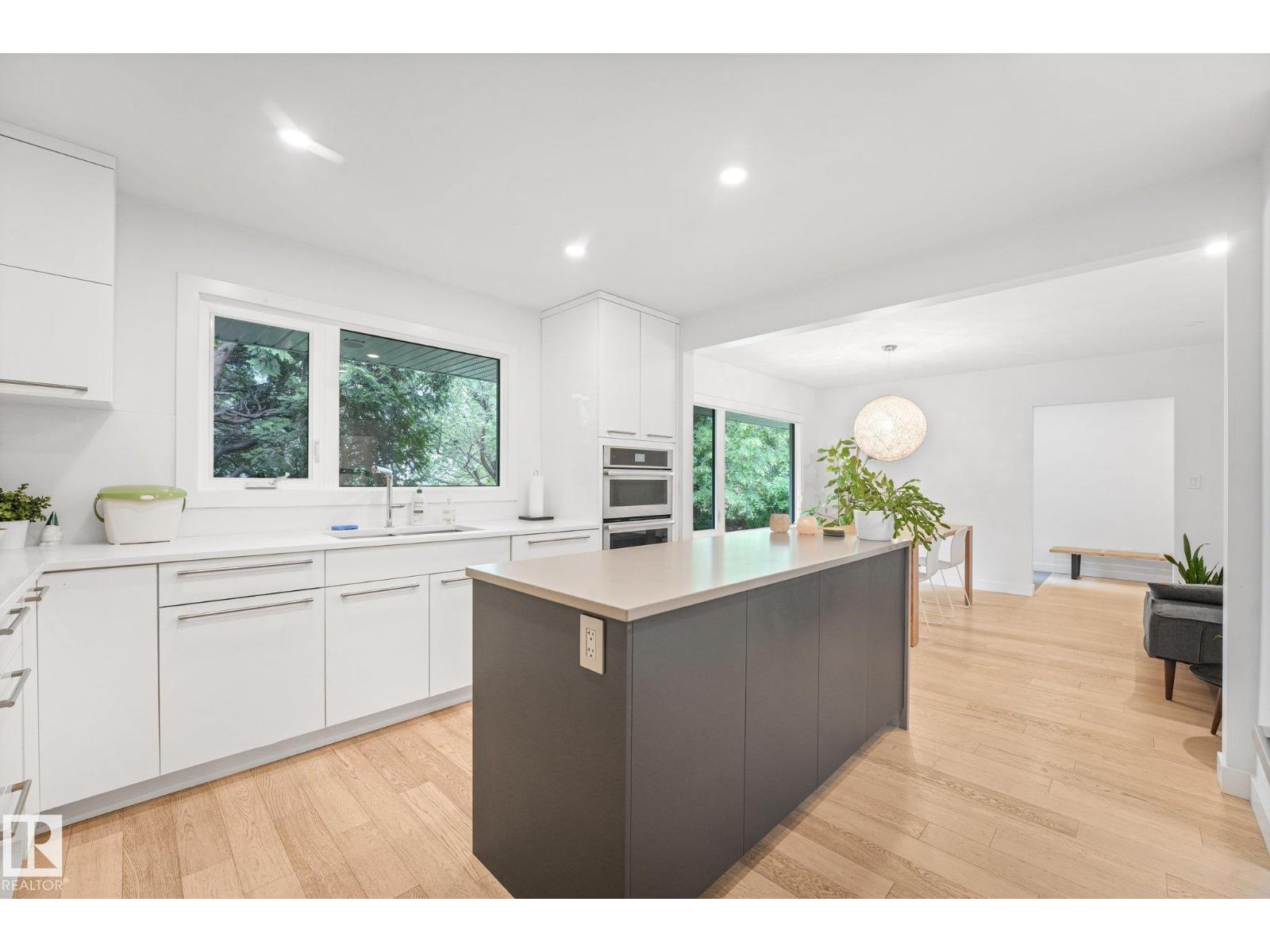 14128 98 AV NW - 16