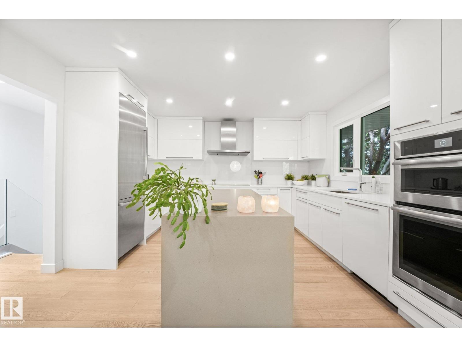 14128 98 AV NW - 10