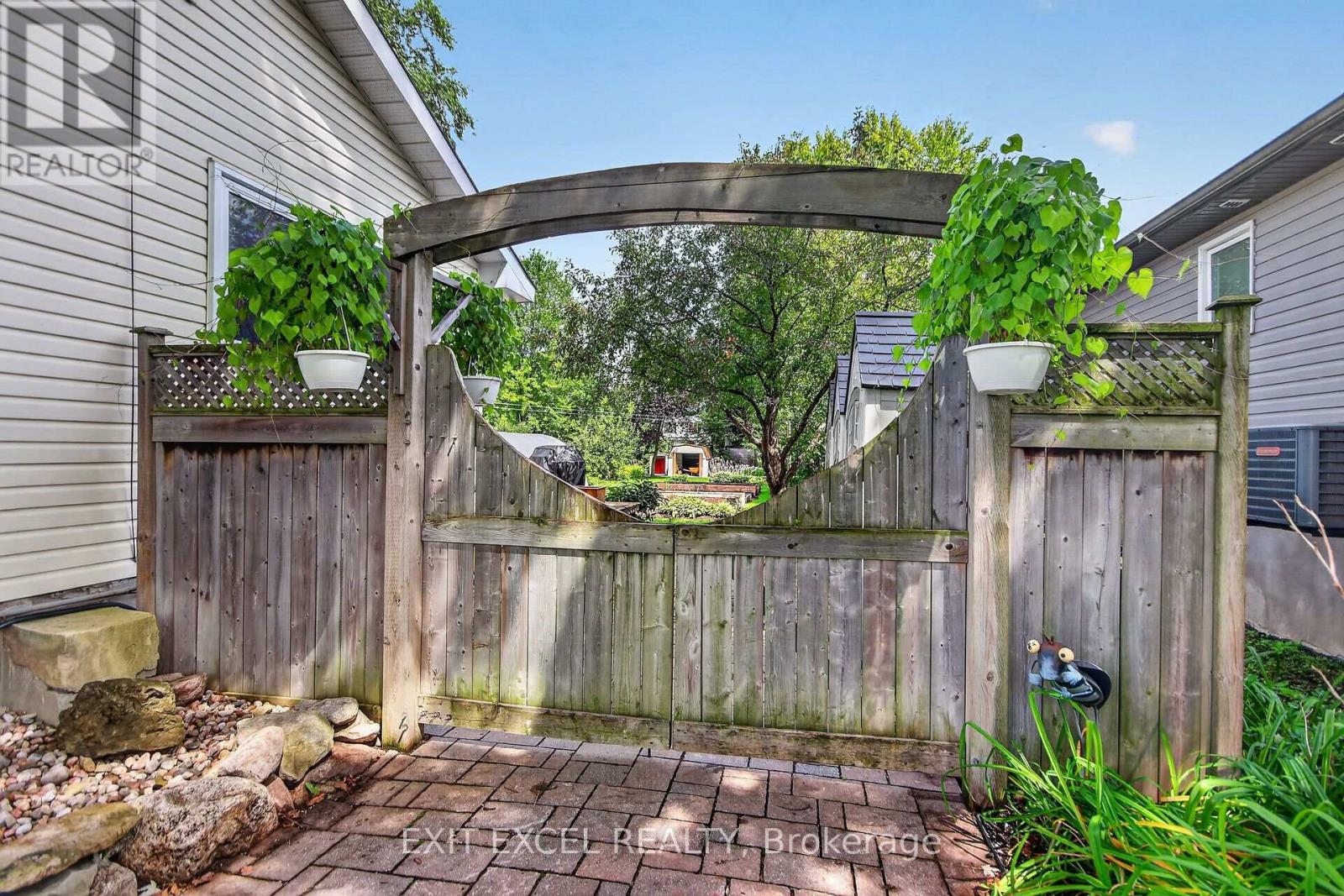 44 COLONEL MURRAY STREET - 40