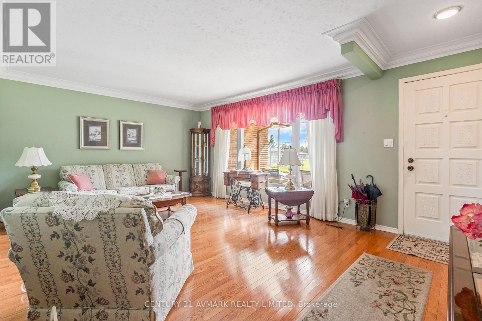 54 CLASSIC AVENUE - Image 12