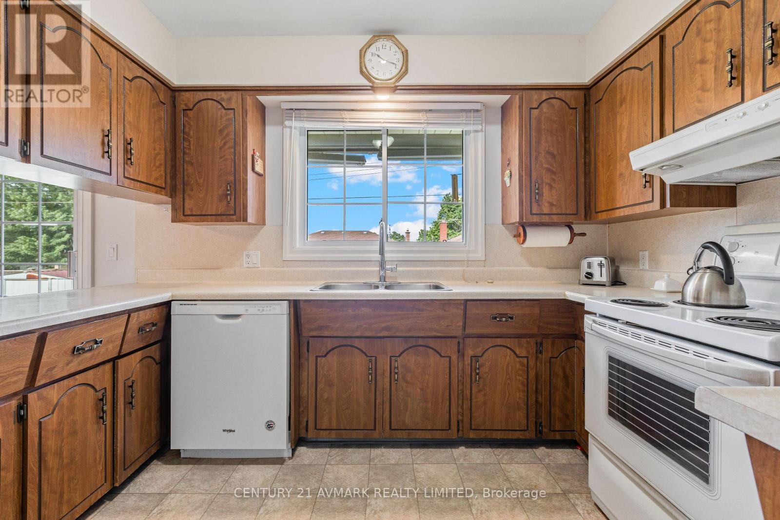 54 CLASSIC AVENUE - Image 16