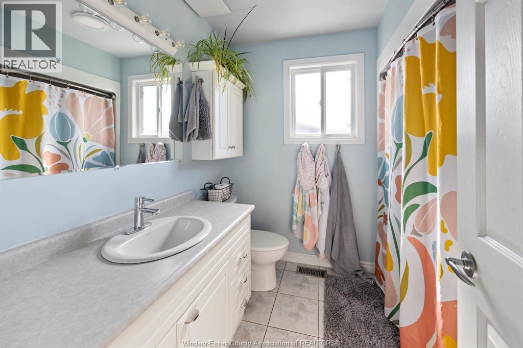 9 Regal - Image 10