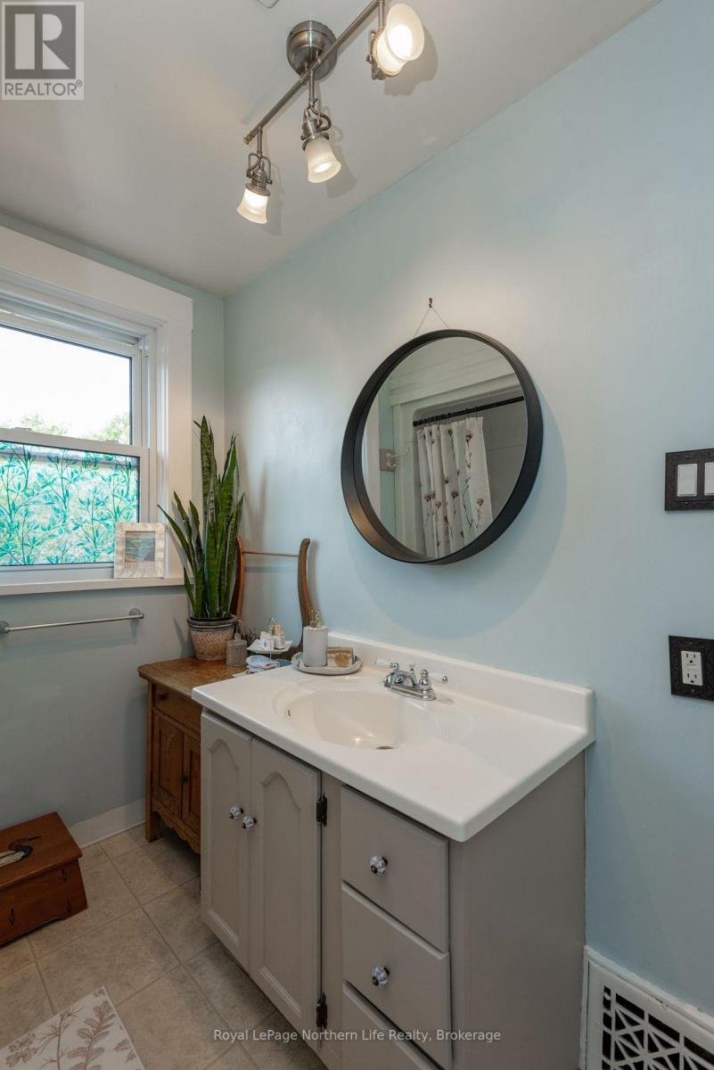 1612 CASSELLS STREET - 40