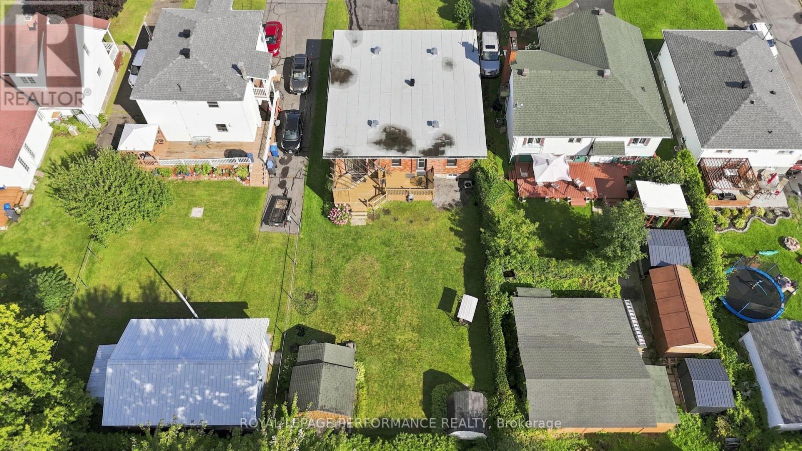 464 LAURIER STREET - 31