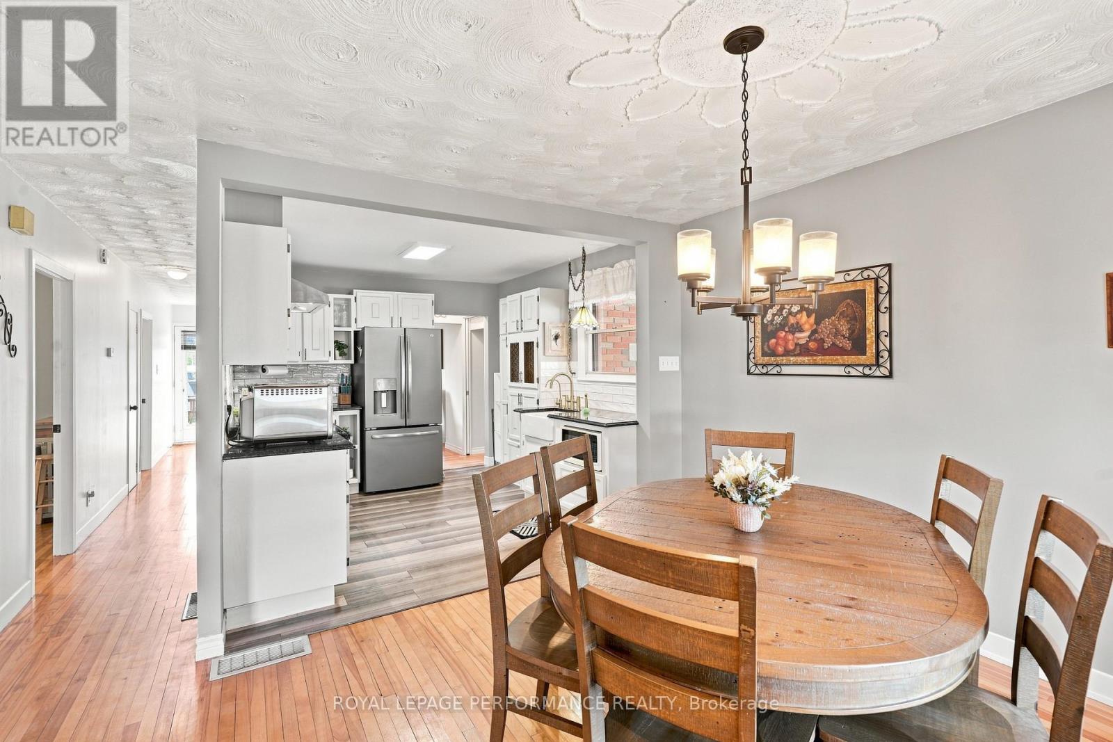 464 LAURIER STREET - Image 6