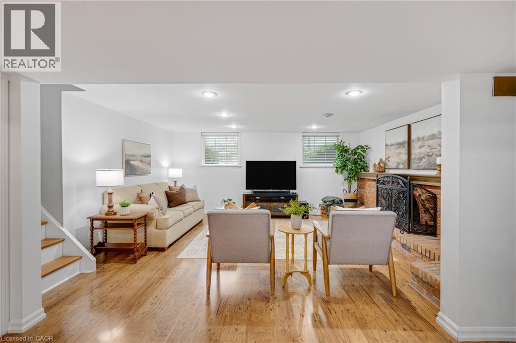 5073 QUEEN'S Court - 25