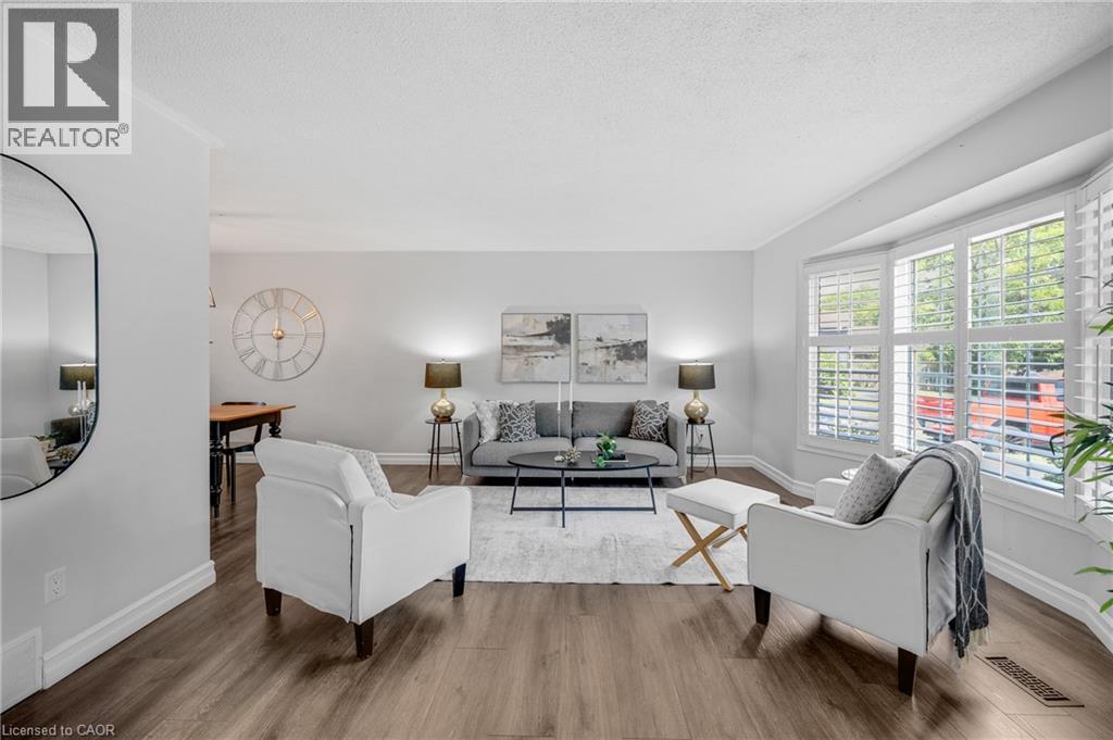 5073 QUEEN'S Court - 4