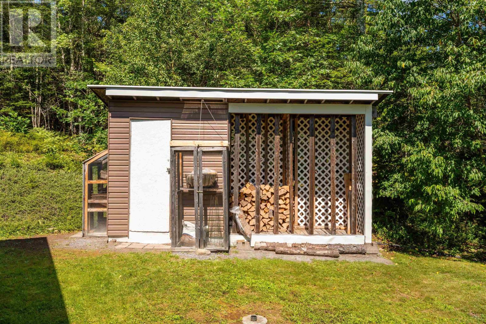 Property 33 of 43 of 172 Highway 347