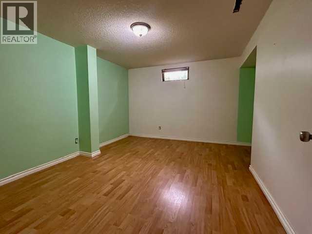 5205 50 Avenue - 10