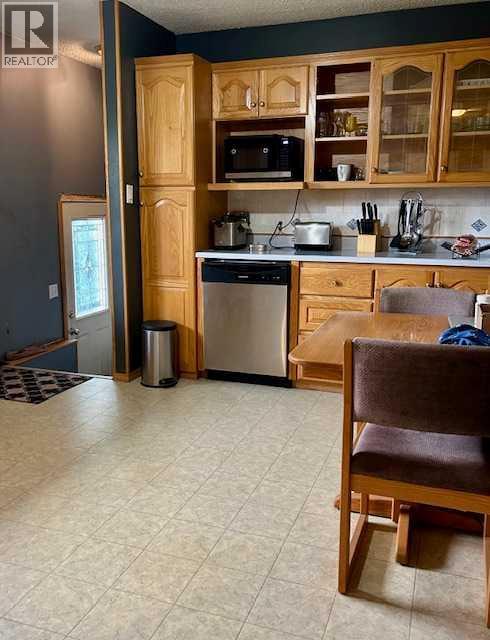 5205 50 Avenue - 5