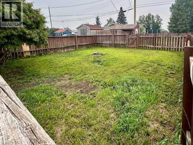 5205 50 Avenue - 13