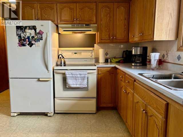 5205 50 Avenue - 3