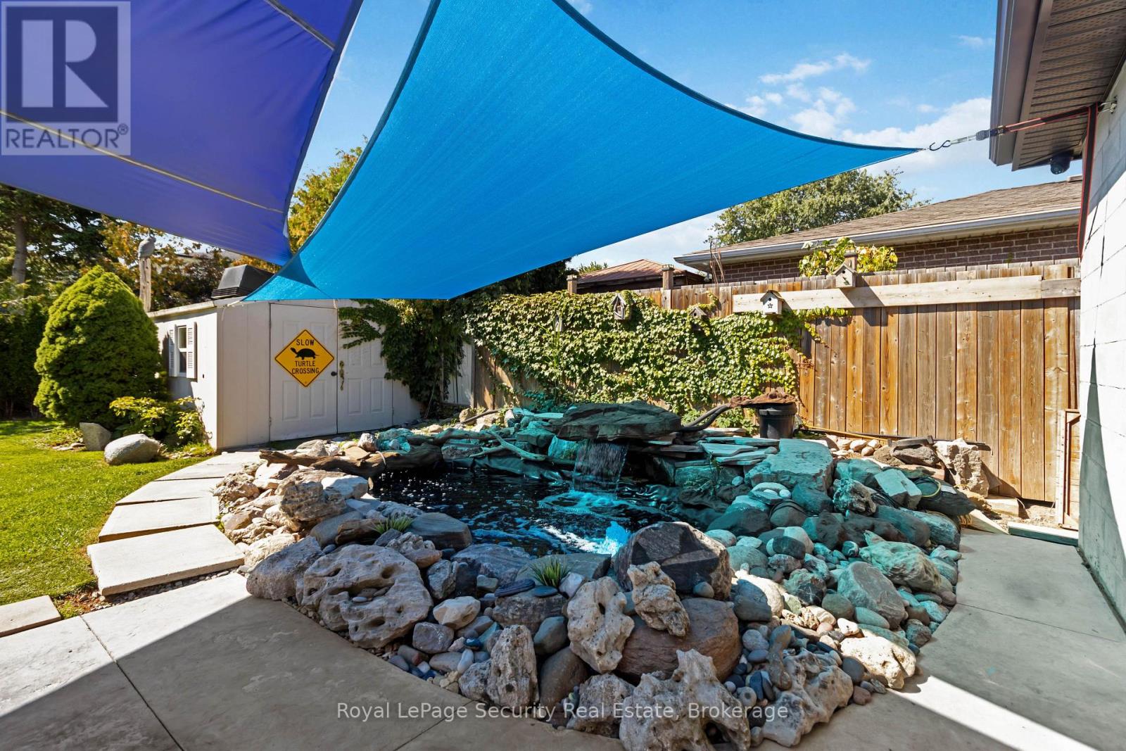 53 DUNBLAINE CRESCENT - 39