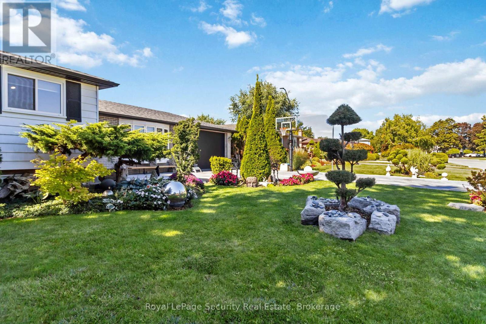 53 DUNBLAINE CRESCENT - 5