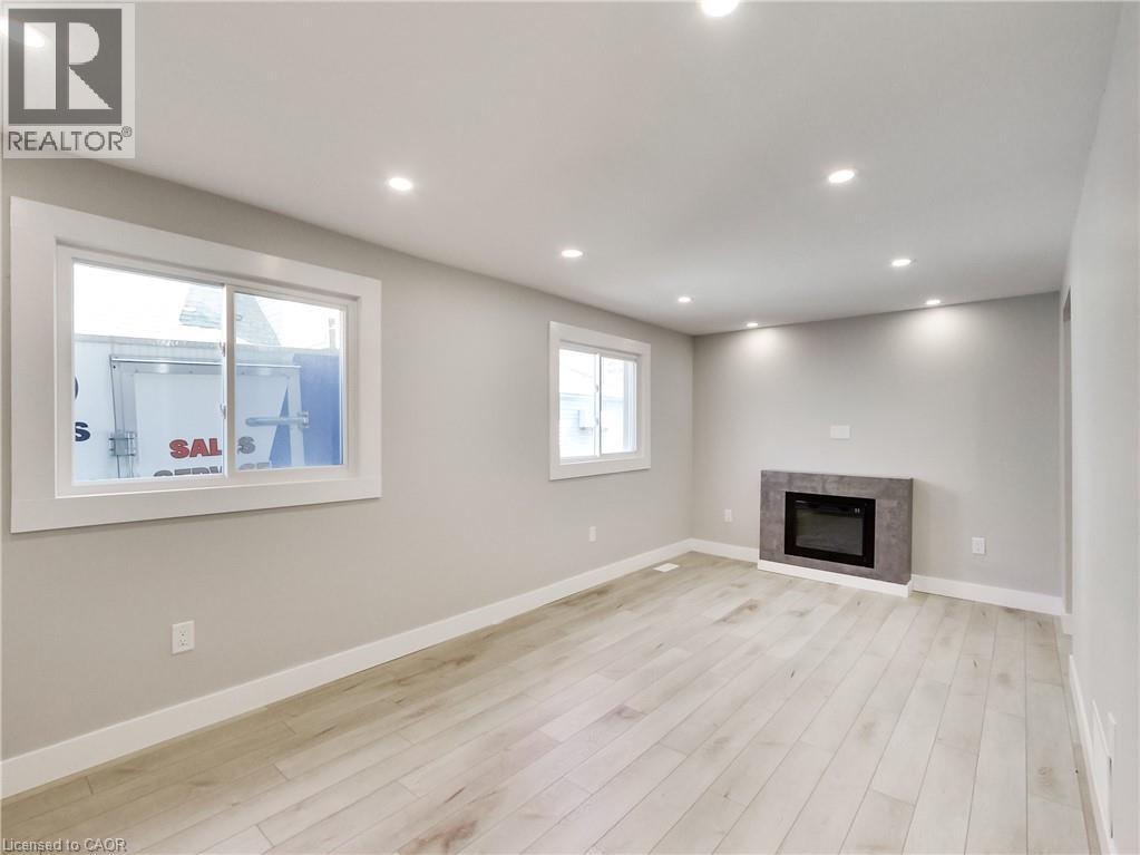 229 PARKDALE Avenue N - Image 35