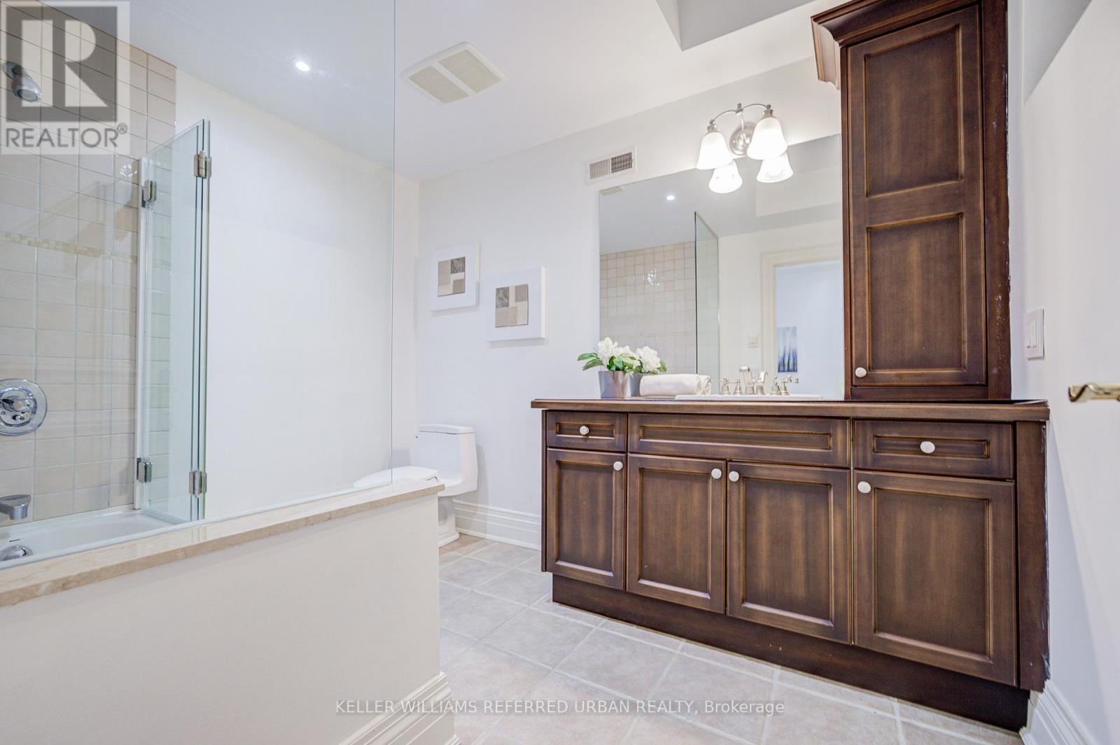 7 LEGACY COURT - Image 36