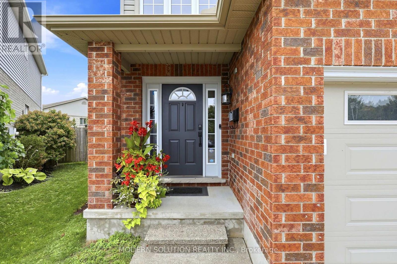 897 BRADSHAW CRESCENT - 2