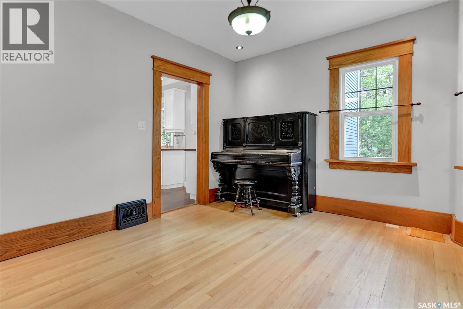 2210 Athol STREET - 15