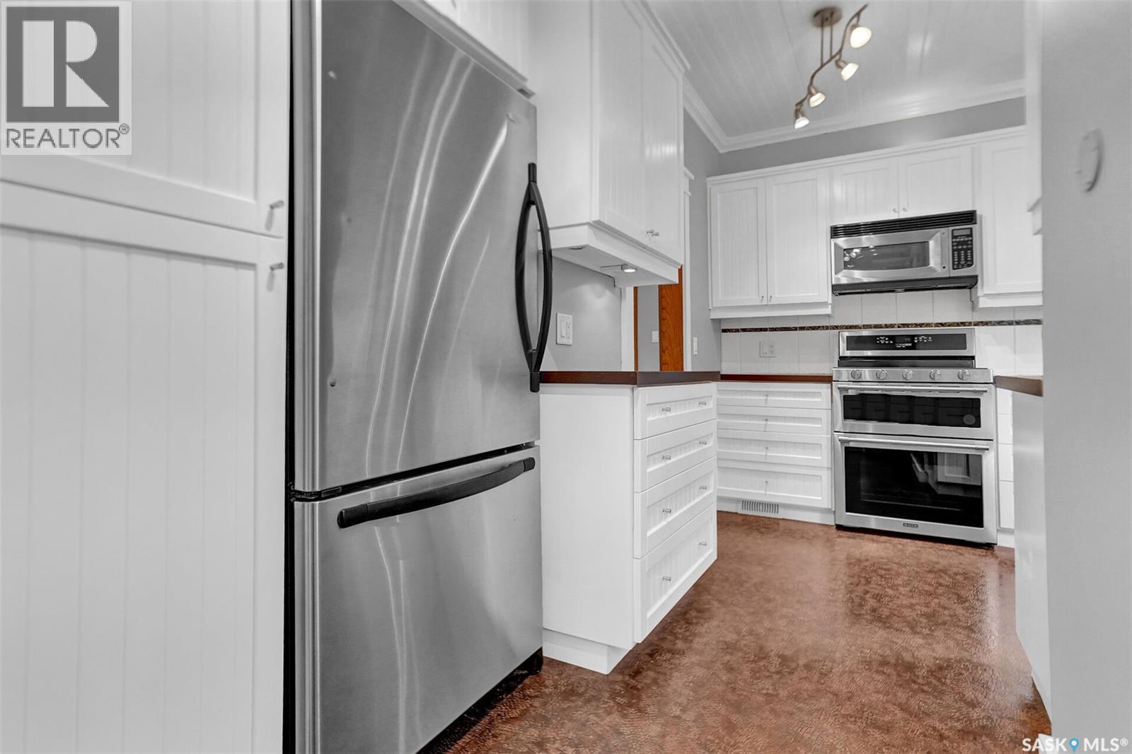 2210 Athol STREET - 21